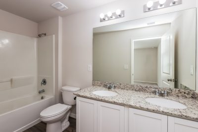 011 Main Bathroom ET41178