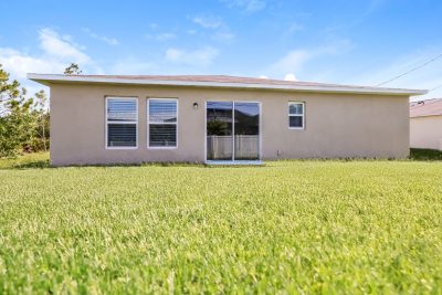 014 photo rear view 14586214