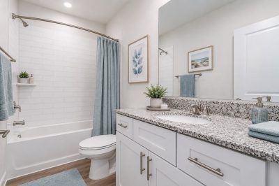 004 000 Main Bathroom 1
