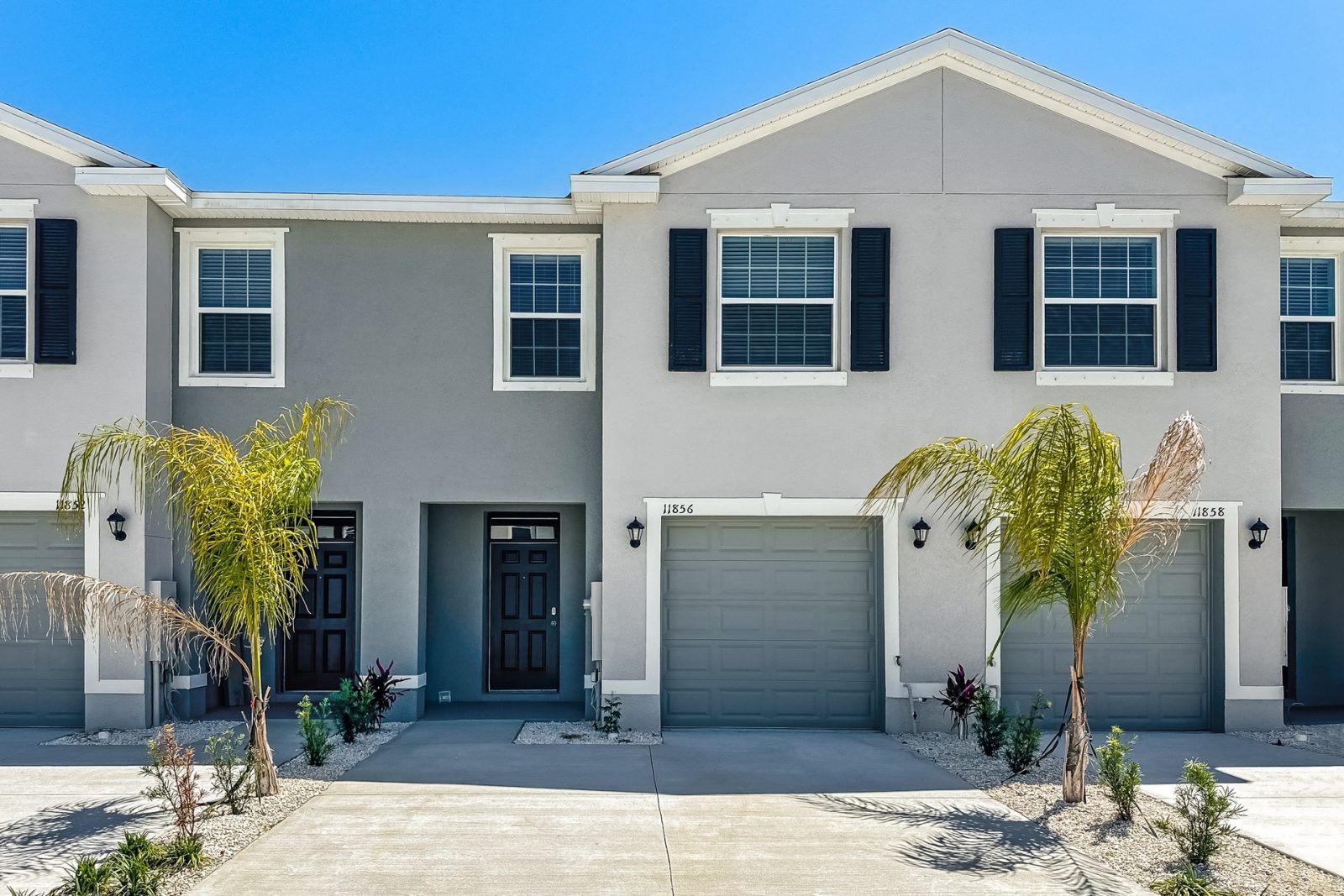 000 photo front view 13672795
