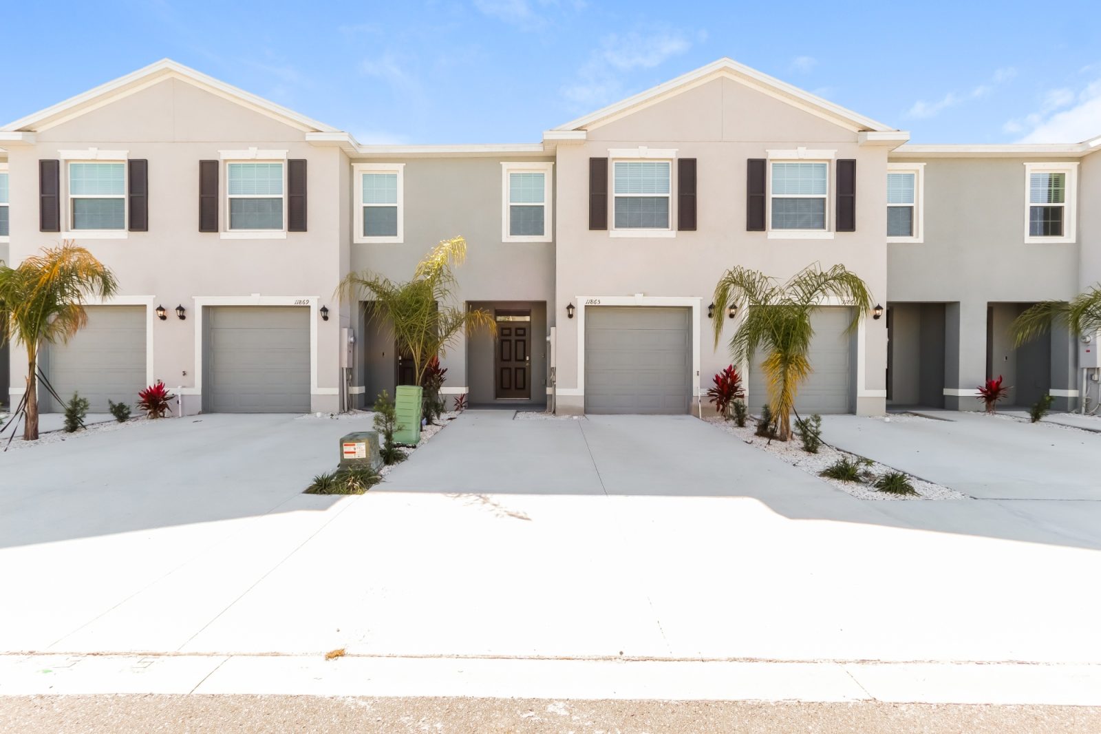 000 photo front view 13675263