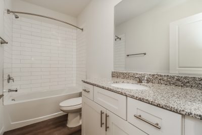 011 photo bathroom 13909436