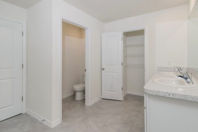 009 Main Bathroom ETY1047