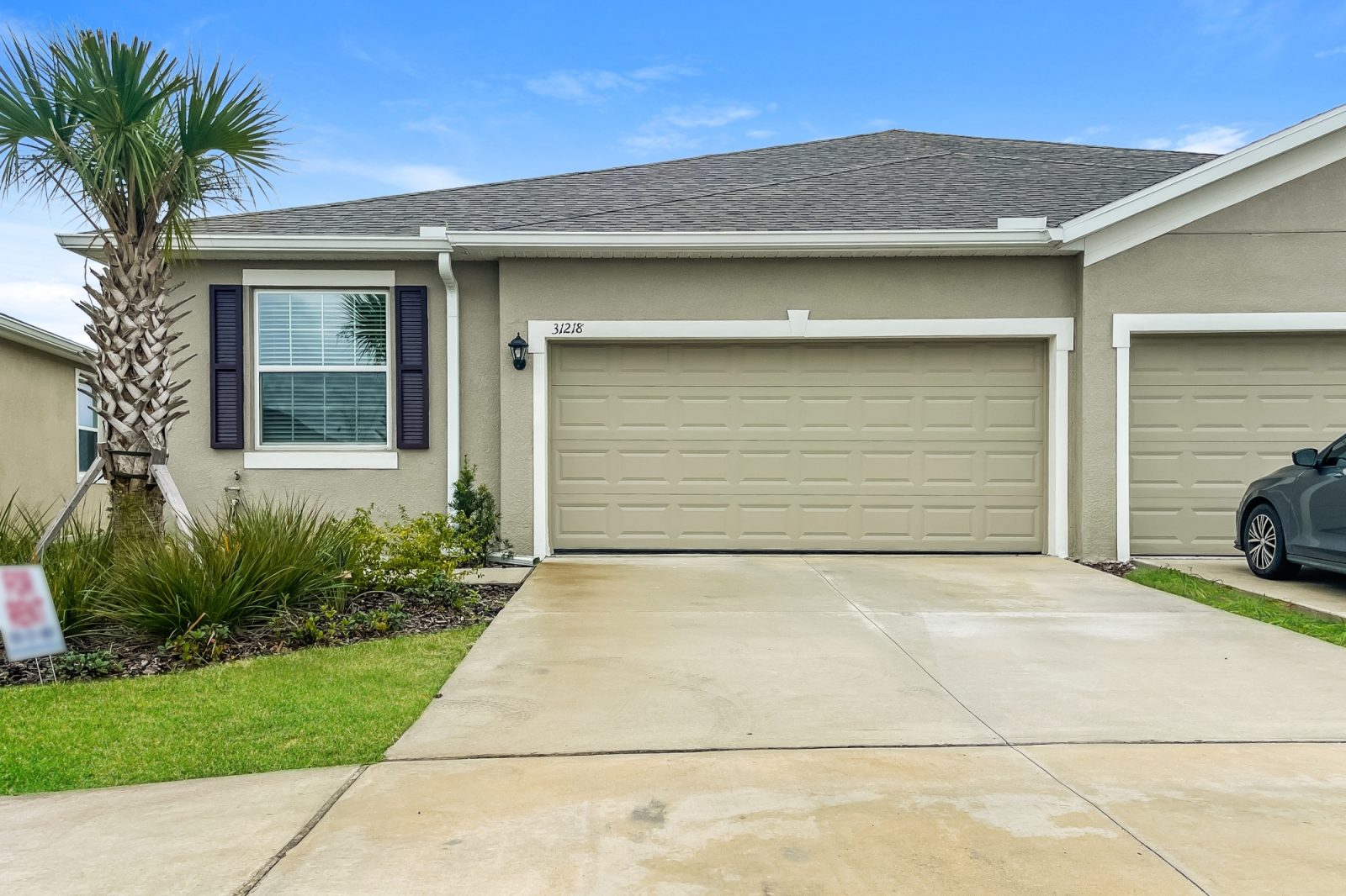 000 photo front view 12334782
