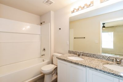 007 Main Bathroom ET21004