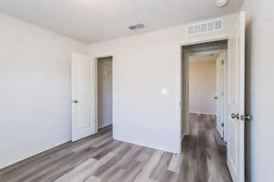 010 Bedroom ET21004