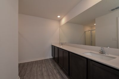 007 photo main bathroom 10307355