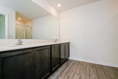 008 Main Bathroom ET31301