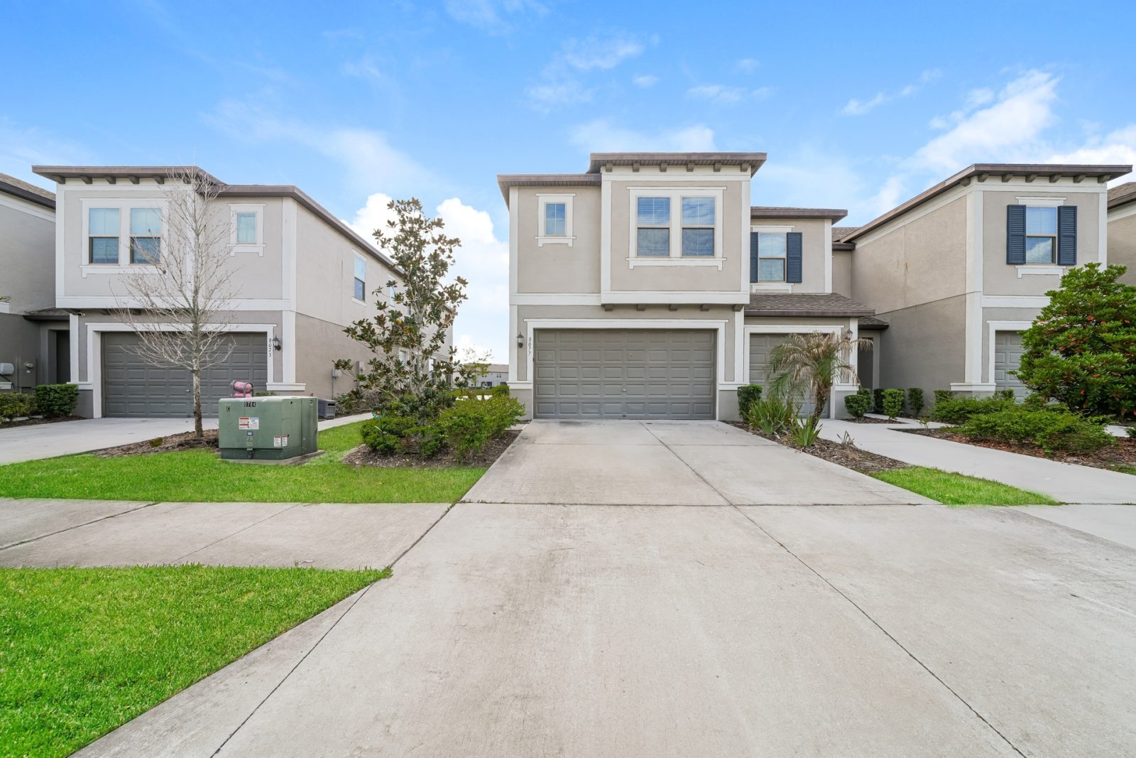 000 photo front view 15279361