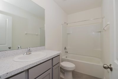 009 Main Bathroom ET41183