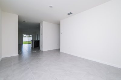 002 Living Room ET61157