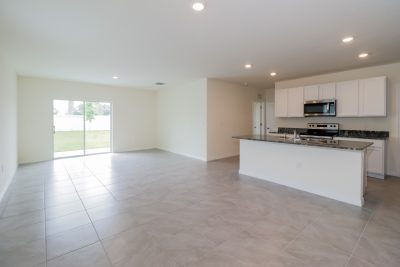 003 Living Room ET81158