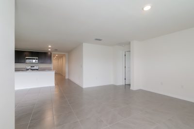 004 Living Room ET61171