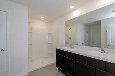 010 Main Bathroom ET61171