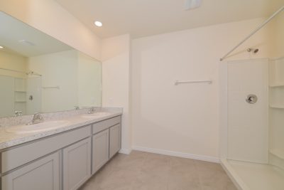 008 Main Bathroom ET61091