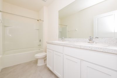 010 Main Bathroom ET81110