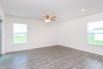 003 Living Room ET11018