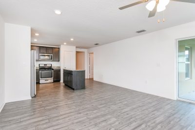 004 Living Room ET11018