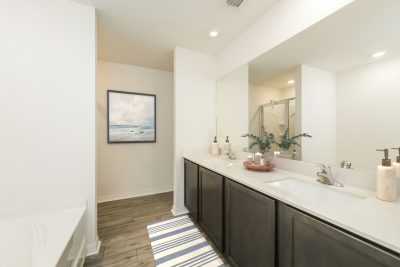 004 019 photo vs main bathroom 15157674
