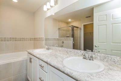 010 photo main bathroom 12579908