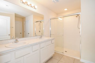 009 photo Main Bathroom d2e4a6e2 897b 4685 b77b 228d3c630139