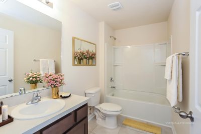 004 014 photo vs main bathroom 15124236