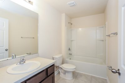 010 photo main bathroom 10144772