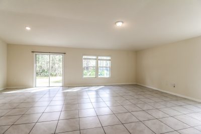 002 Living Room ET42057