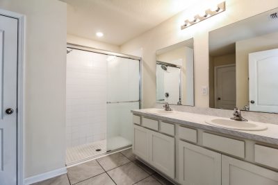 007 Main Bathroom ET42057