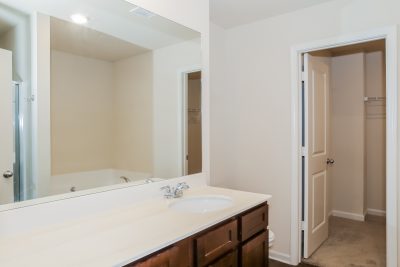 007 photo main bathroom 13159337