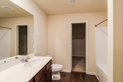 008 photo main bathroom 13054553