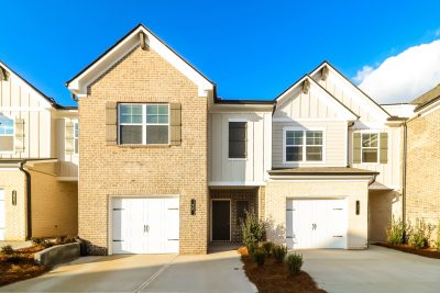 014 Front View 15206107