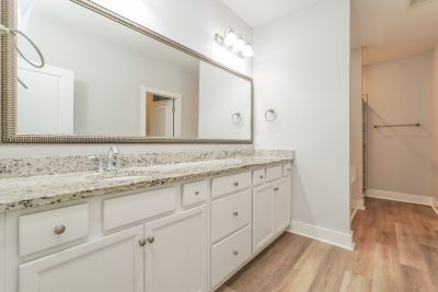 008 photo main bathroom 15144850