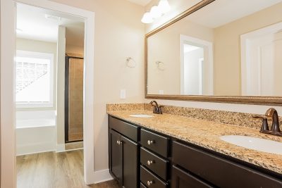 007 photo main bathroom 11986932