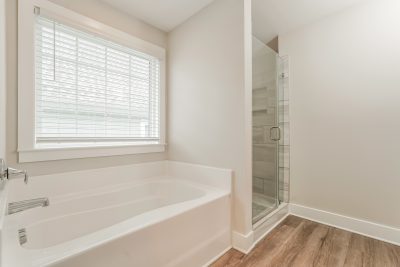 010 photo main bathroom 15145756