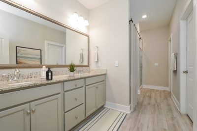 005 photo vs main bathroom 15157773