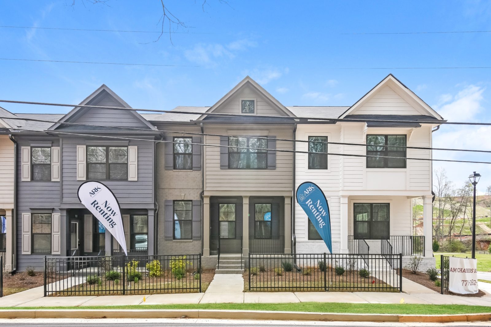 000 Front View 12606640