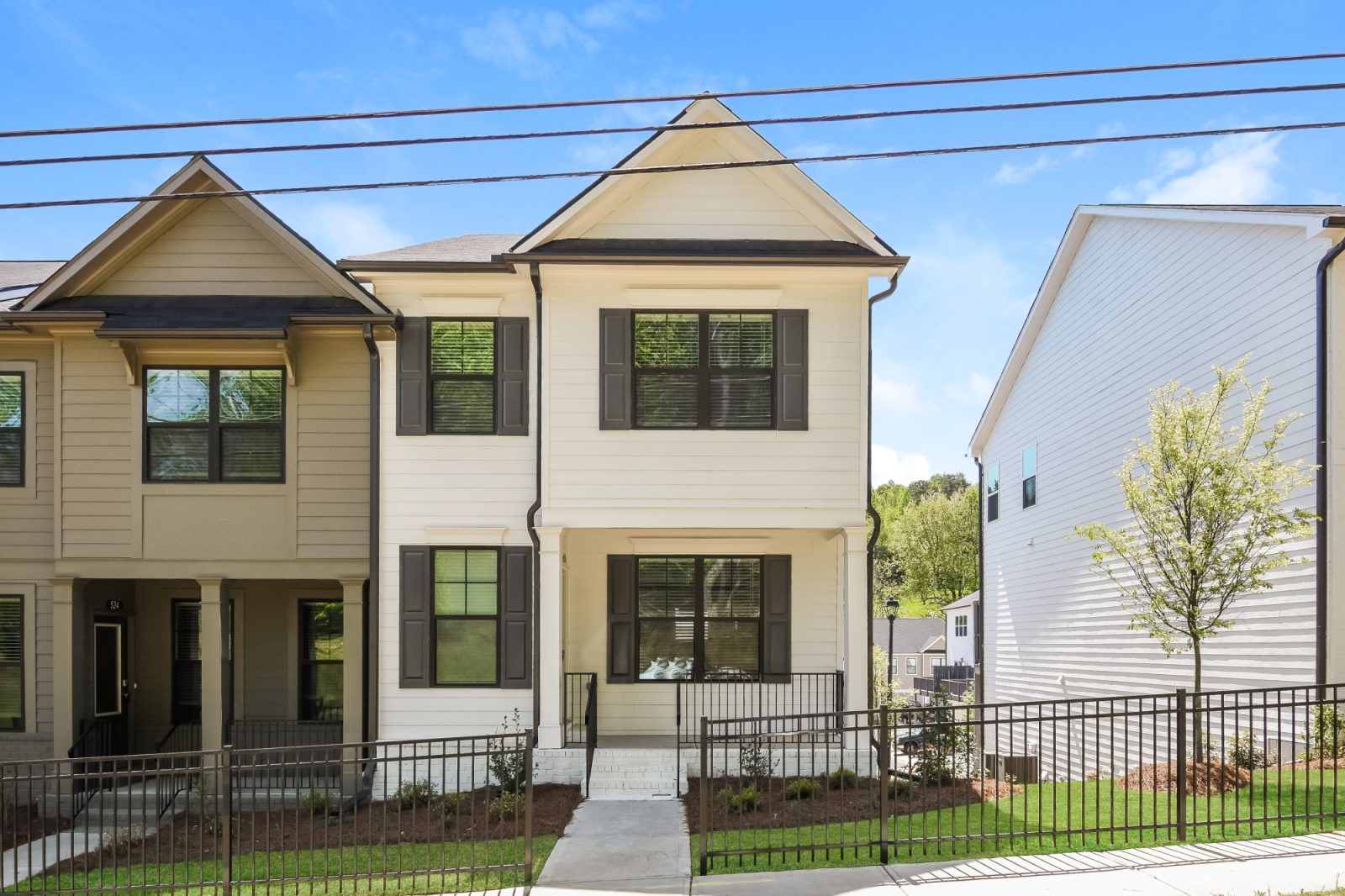 000 Front View 12684522