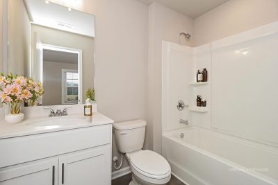 004 photo vs main bathroom 15183038