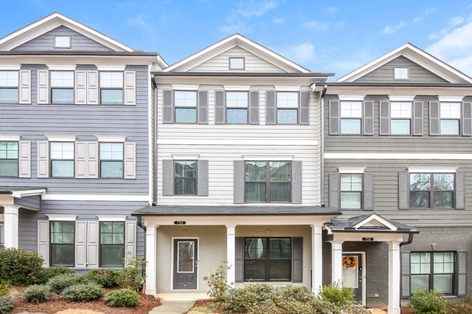 000 photo front view 15150534