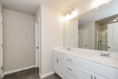 008 photo main bathroom 12579571