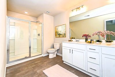 004 015 photo vs main bathroom 15183850