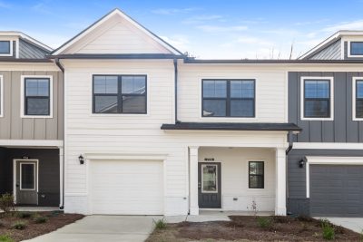 000 Front View 12596069