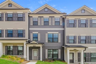 000 Front View 12595797