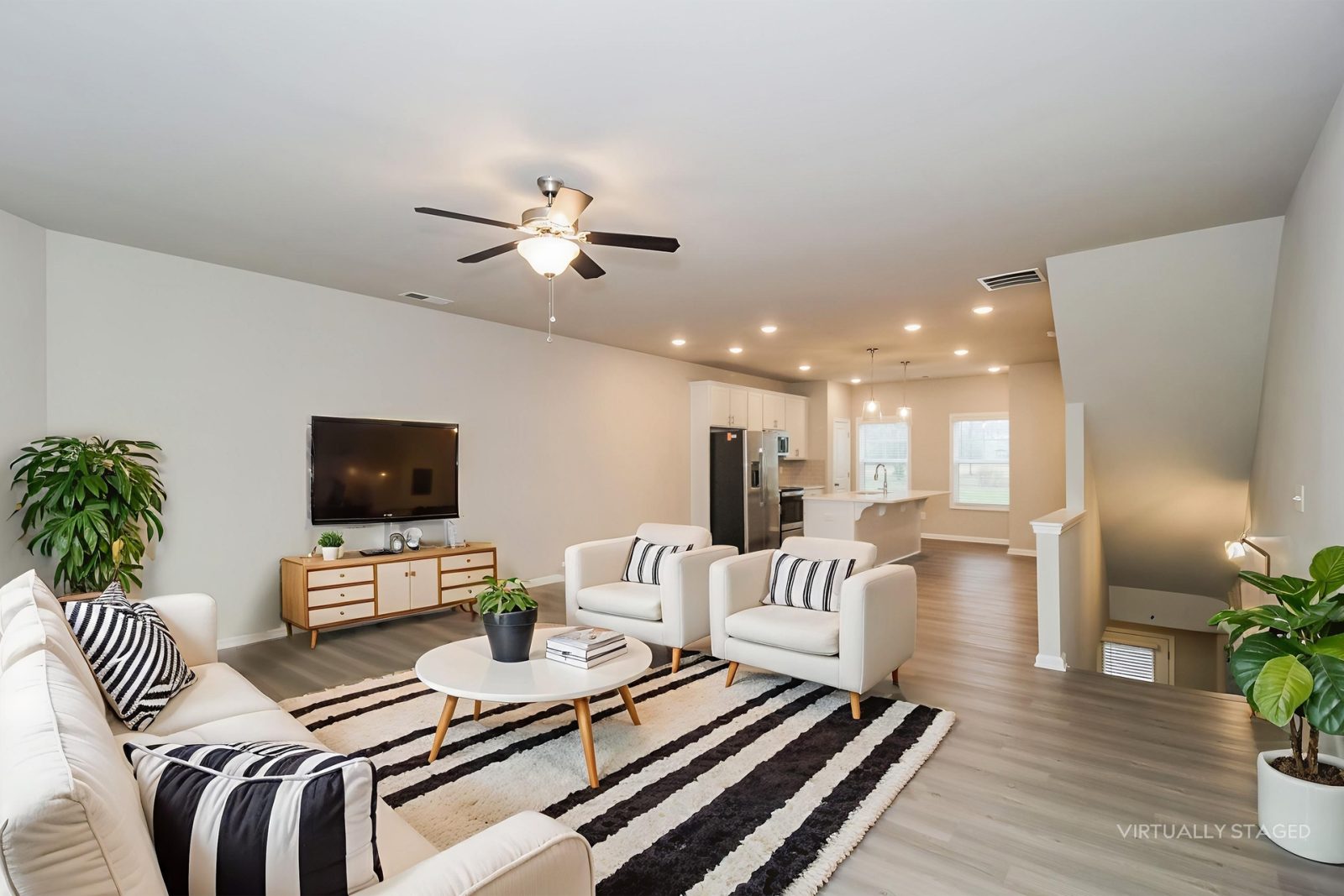 001 photo vs living room 15182936