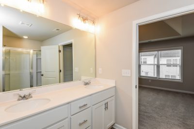 011 photo bathroom 15145596