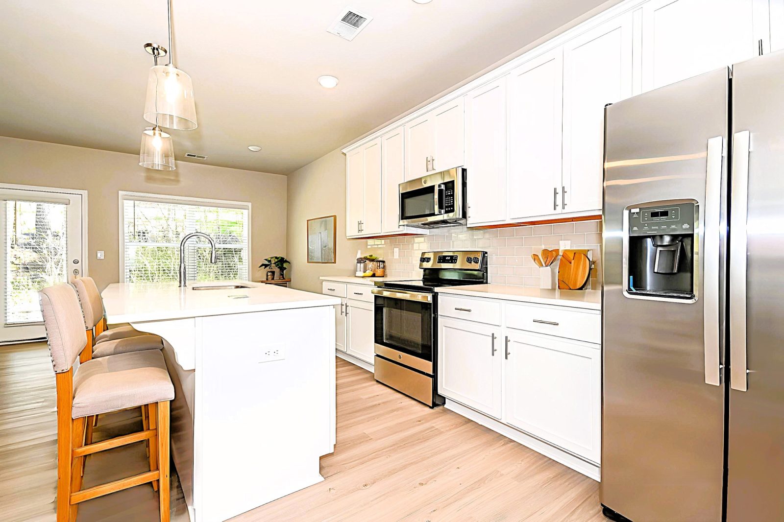 001 008 photo vs kitchen 15183848