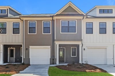 016 Front View 12616368