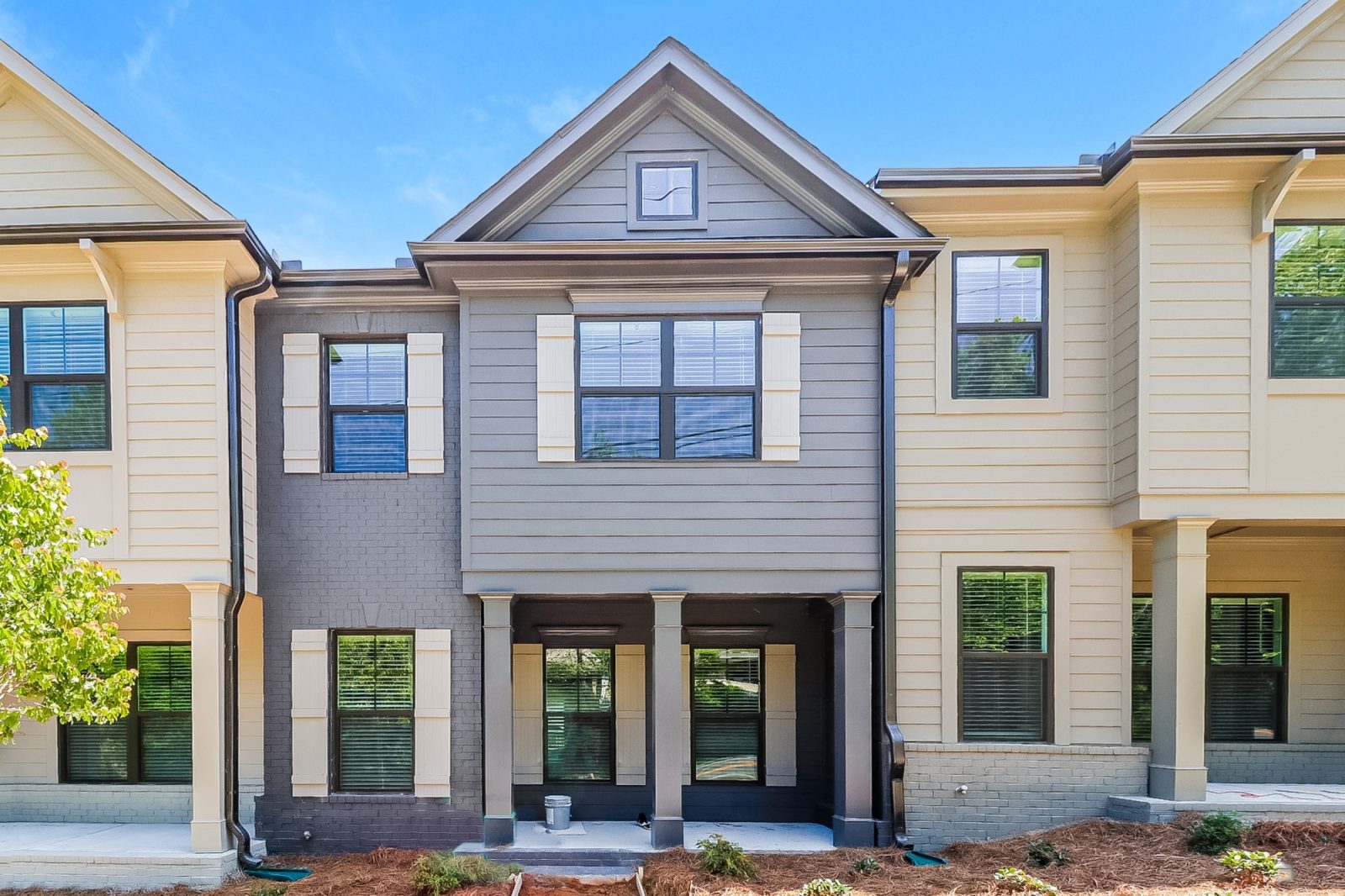 000 Front View 12685650