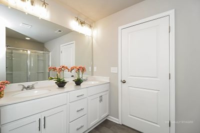 004 photo vs main bathroom 15183235
